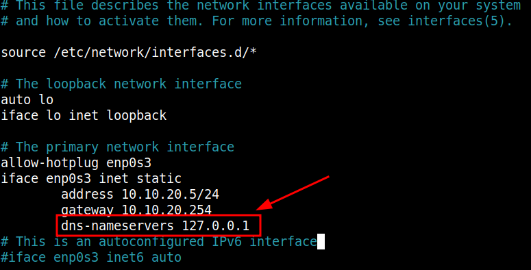 conteúdo do arquivo interfaces com a configuração do servidor DNS destacada, apontando para o endereço 127.0.0.1