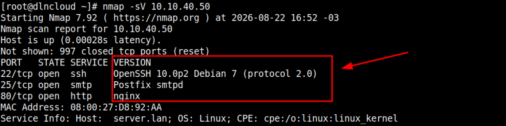 comando nmap executando varredura no host alvo para identificar a aplicação e sua respectiva versão que recebe conexões nas portas abertas